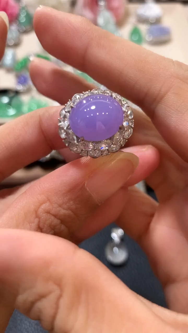 18K金镶嵌戒指翡翠狮*了m144 紫色有色差