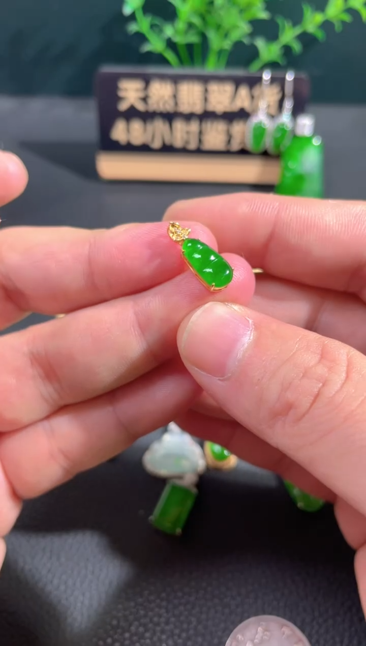 【闪购商品】翡翠颈饰18K金镶嵌翡翠