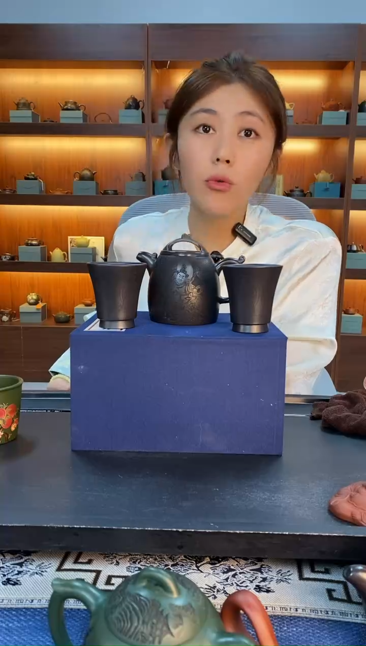 茶壶紫砂五路财神牛盖秦权一壶两杯套组 石黄 赵晖