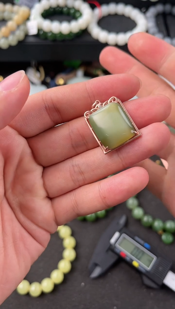 【闪购商品】和田玉吊坠未镶嵌俄碧猫眼吊坠微色差