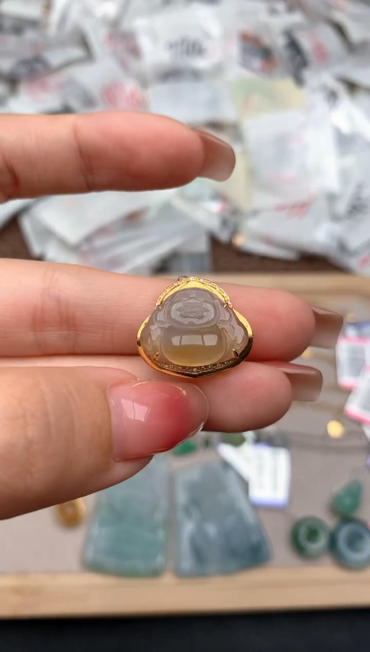 18K金镶嵌挂件翡翠一