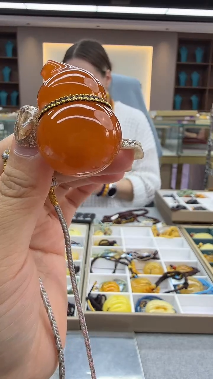 琥珀颈饰未镶嵌242秒拍号 假一罚三 