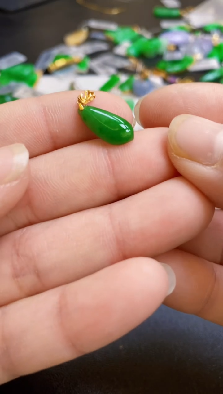 【闪购商品】翡翠颈饰18K金镶嵌瓜