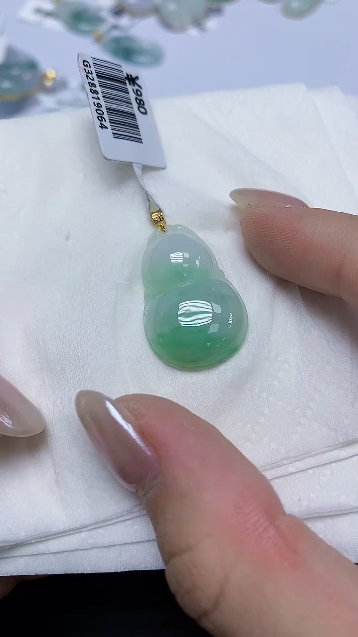 翡翠18K金镶嵌颈饰天然缅甸翡翠A货多样性发其一