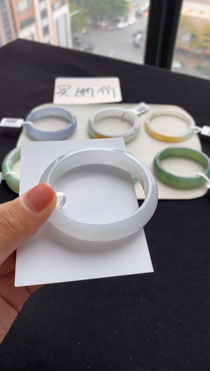 【闪购商品】翡翠手镯（贵妃镯）未镶嵌52贵妃--不退不换