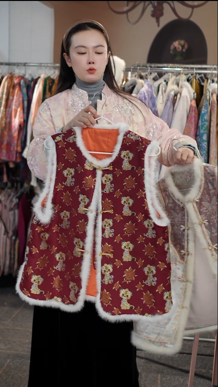 三马 红一夜暴富夹棉马甲  