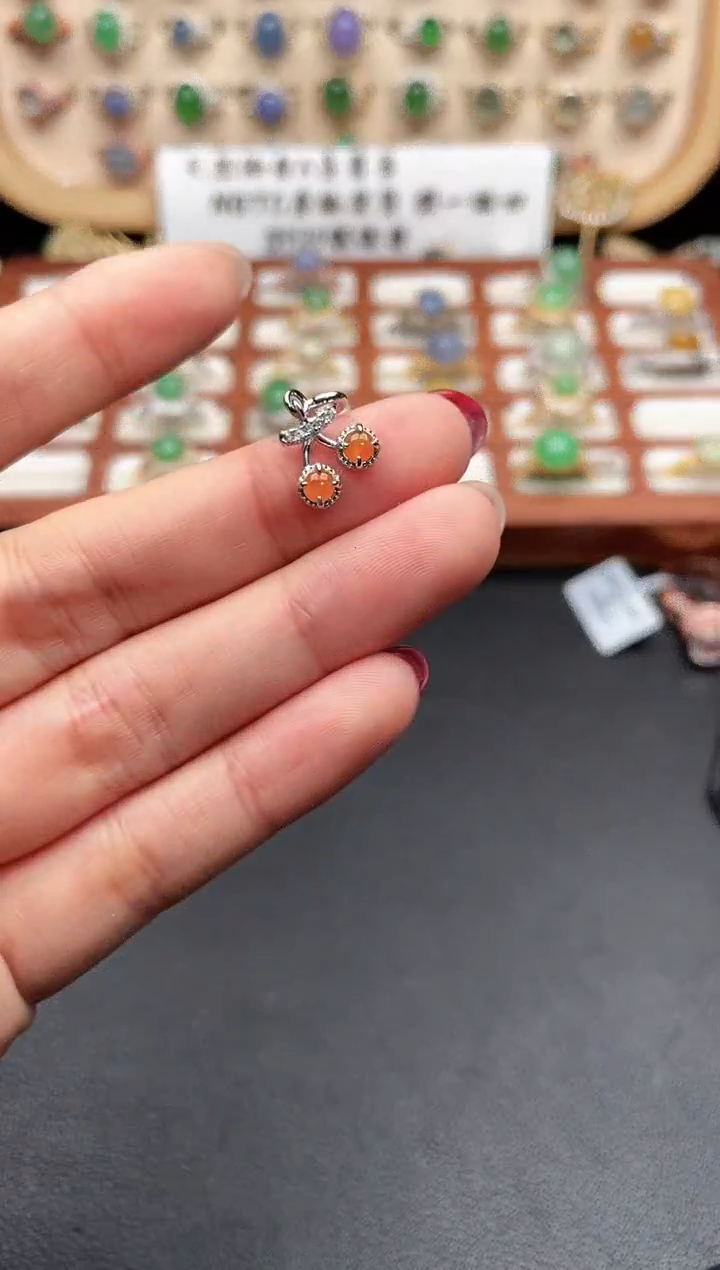 吊坠(不含链)未镶嵌翡翠一物一证一礼盒