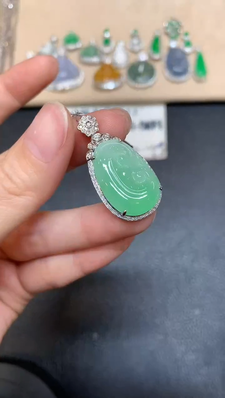 【闪购商品】翡翠颈饰18K金镶嵌如意【无服务费