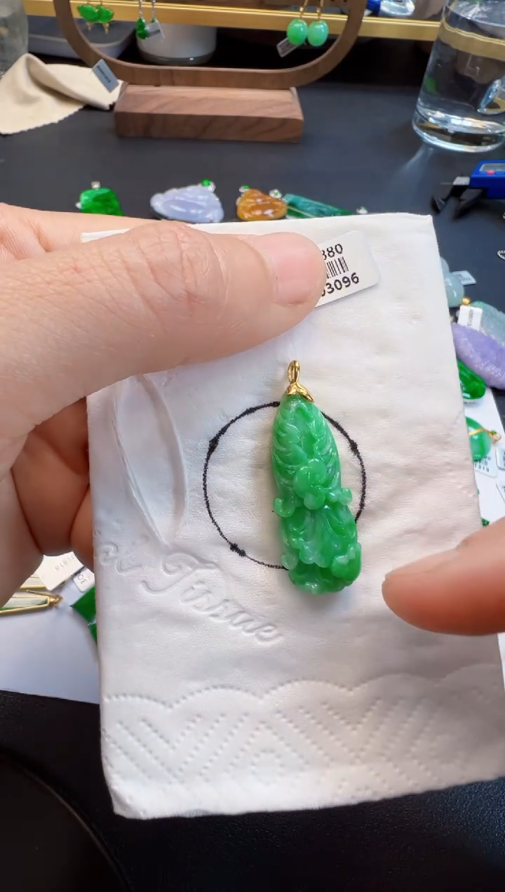 【闪购商品】翡翠吊坠(不含链)18K金镶嵌580