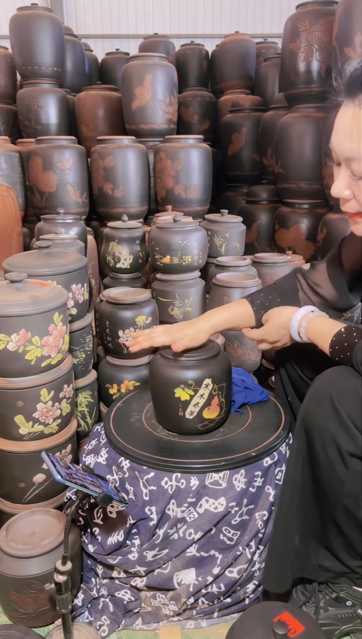 壶瑕疵茶叶罐 冬瓜彩填  883