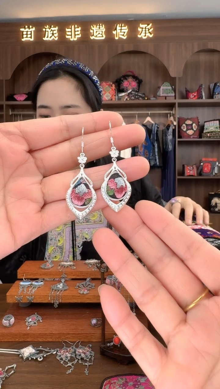【闪购商品】织绣扶光苗绣传承90