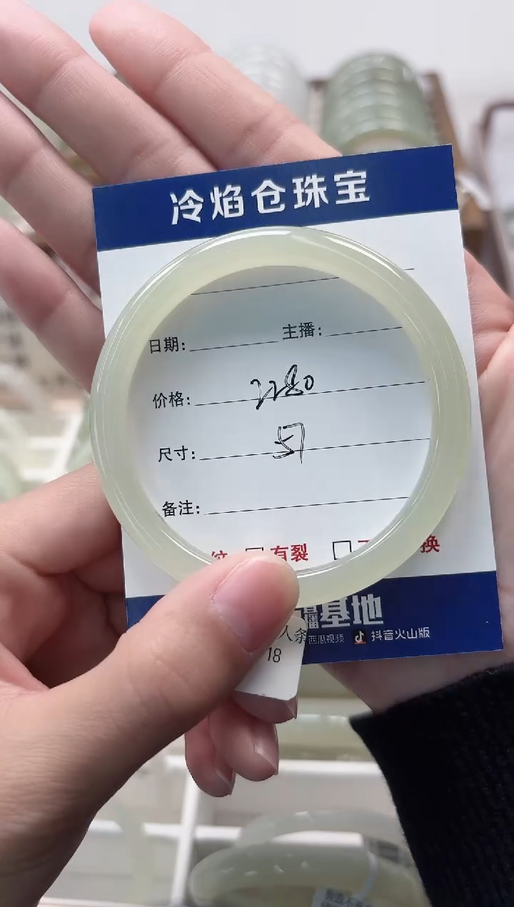 未镶嵌手镯和田玉@*琦手镯