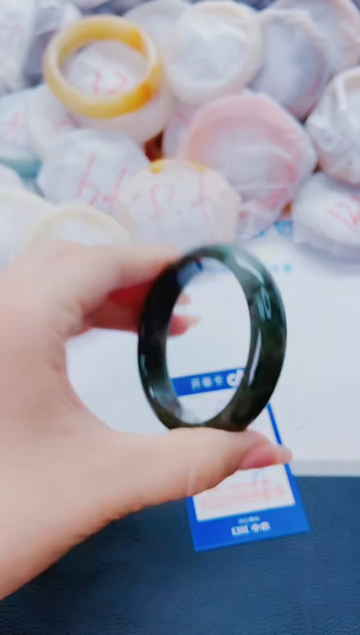 石英质玉手镯未镶嵌M60-56-57