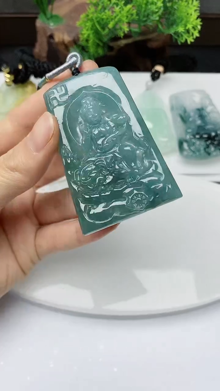 【闪购商品】翡翠颈饰未镶嵌          