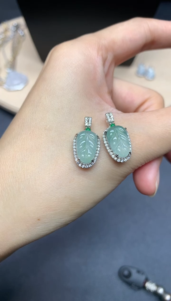 【闪购商品】翡翠吊坠(不含链)银S925镶嵌叶子【多样性发其一】