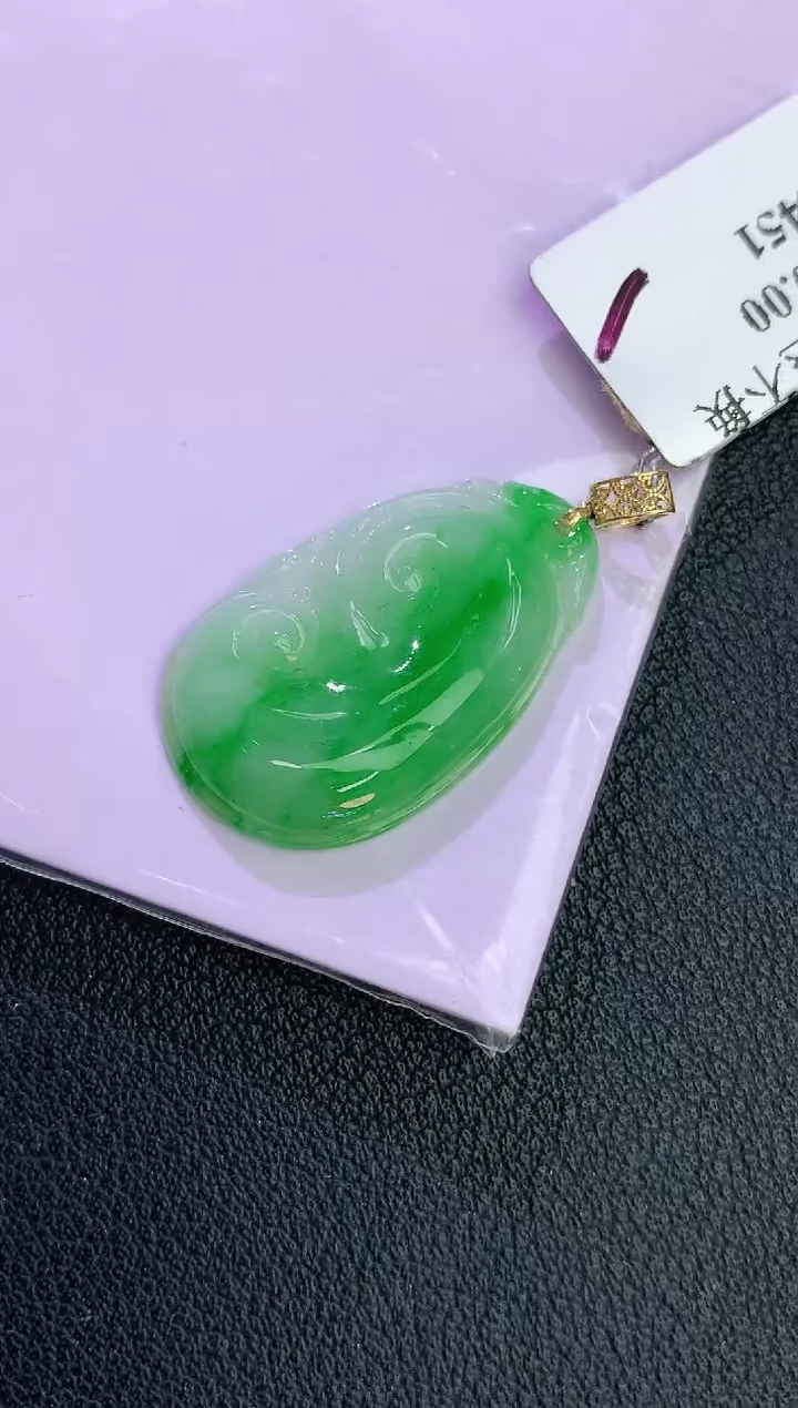 颈饰18K金镶嵌翡翠赠礼盒证书 麦麦