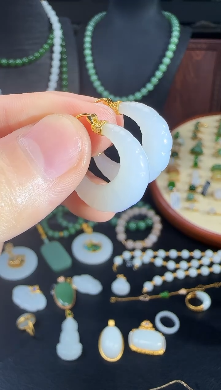 和田玉18K金镶嵌耳饰1