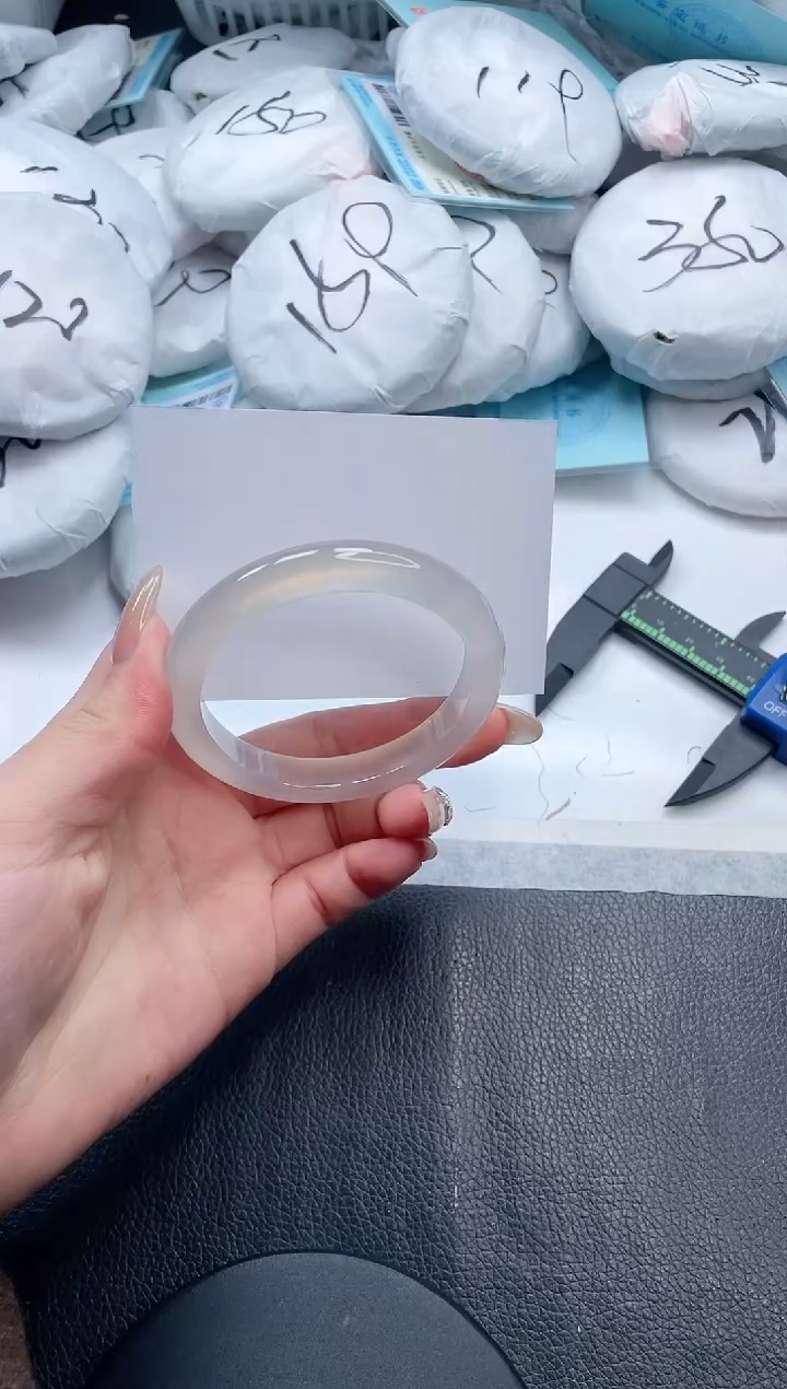 【闪购商品】石英质玉手镯未镶嵌5-V286-56