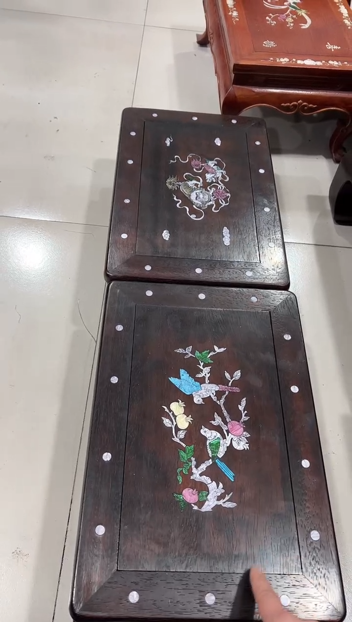 紫檀木花鸟螺钿飘窗桌