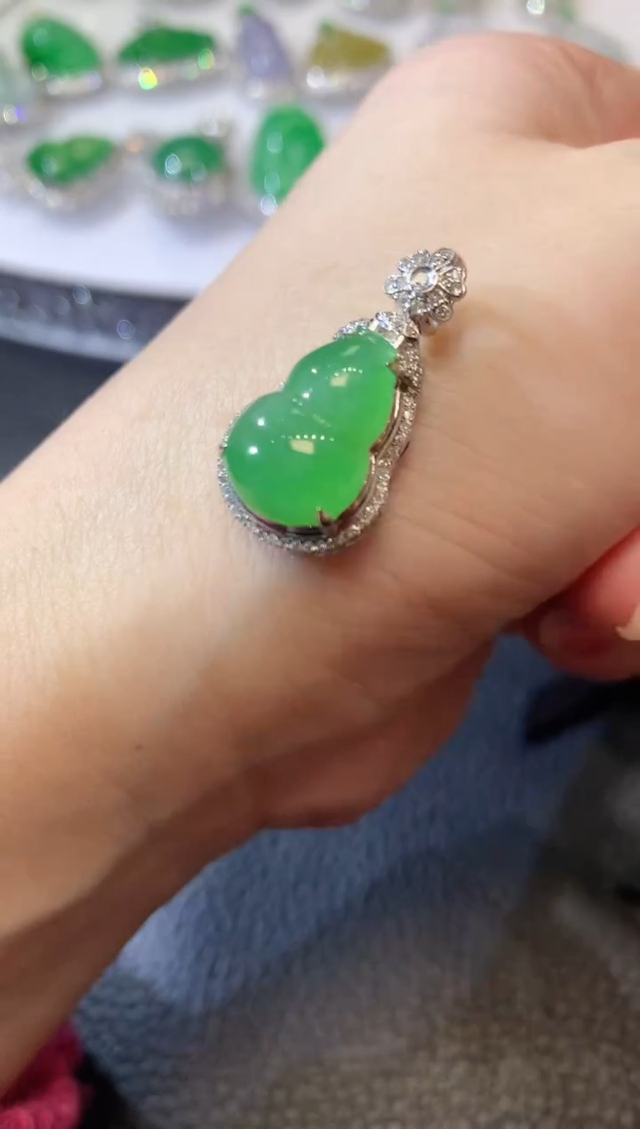 【闪购商品】翡翠吊坠(不含链)18K金镶嵌A6 1