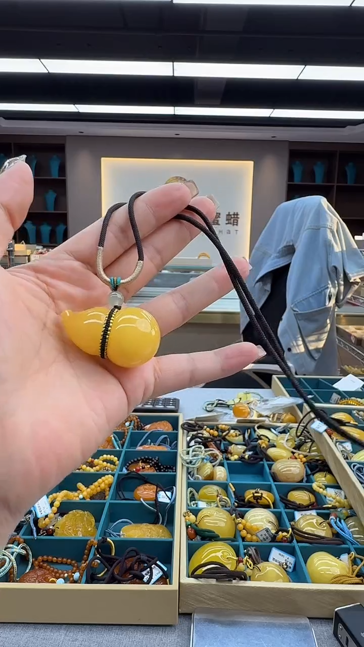 琥珀颈饰未镶嵌82秒拍号 假一罚三 