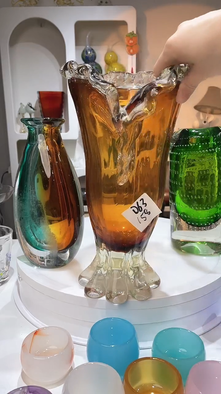 【闪购商品】琉璃高30口13底座琥珀色花瓶