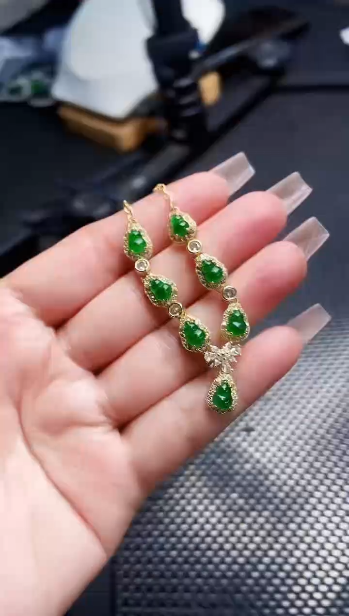 【闪购商品】翡翠颈饰未镶嵌111111111