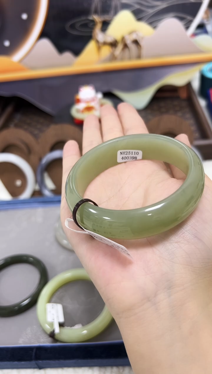 未镶嵌手镯和田玉（糖玉）葡萄肉