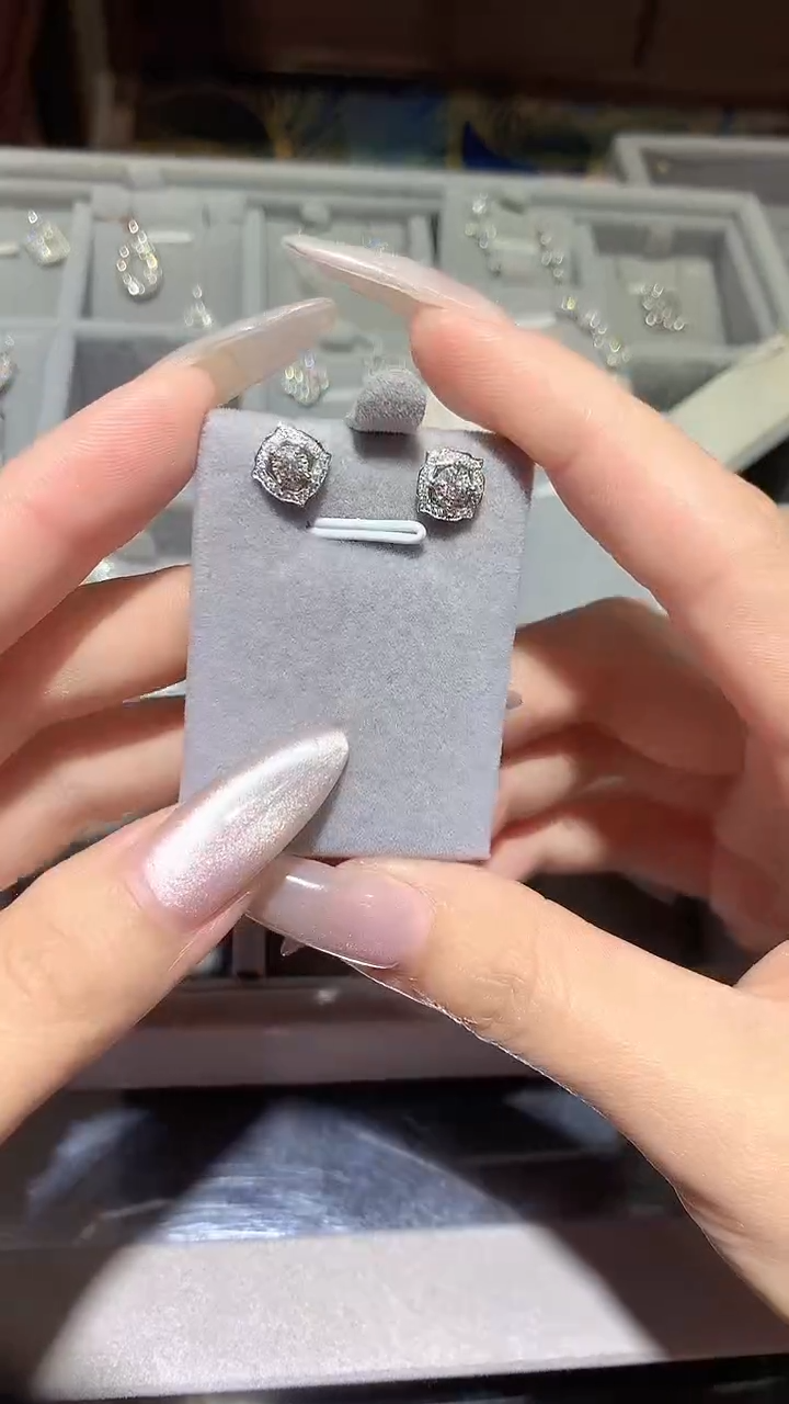 【闪购商品】钻石耳饰18K金镶嵌耳饰