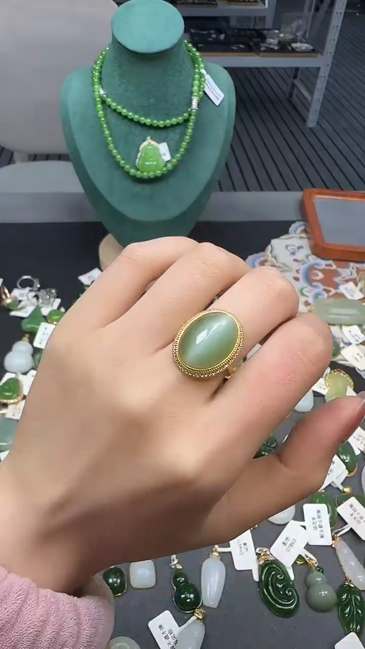 18K金镶嵌戒指和田玉1