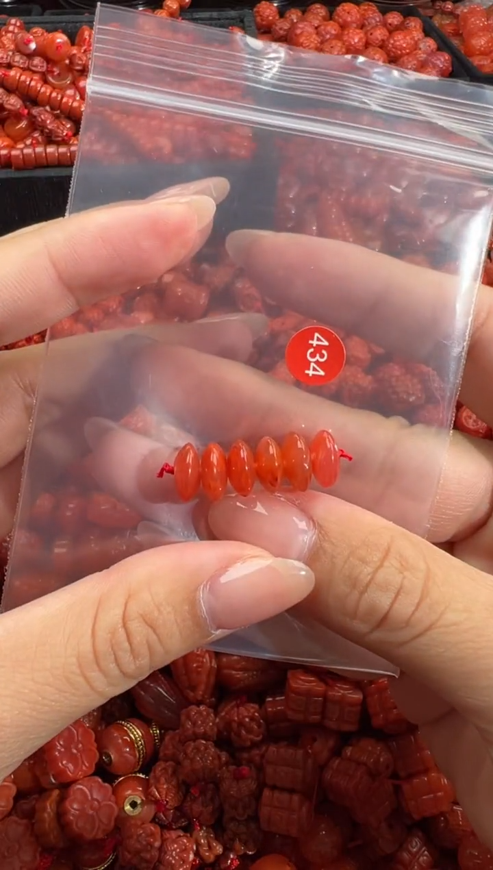 南红玛瑙未镶嵌颈饰2