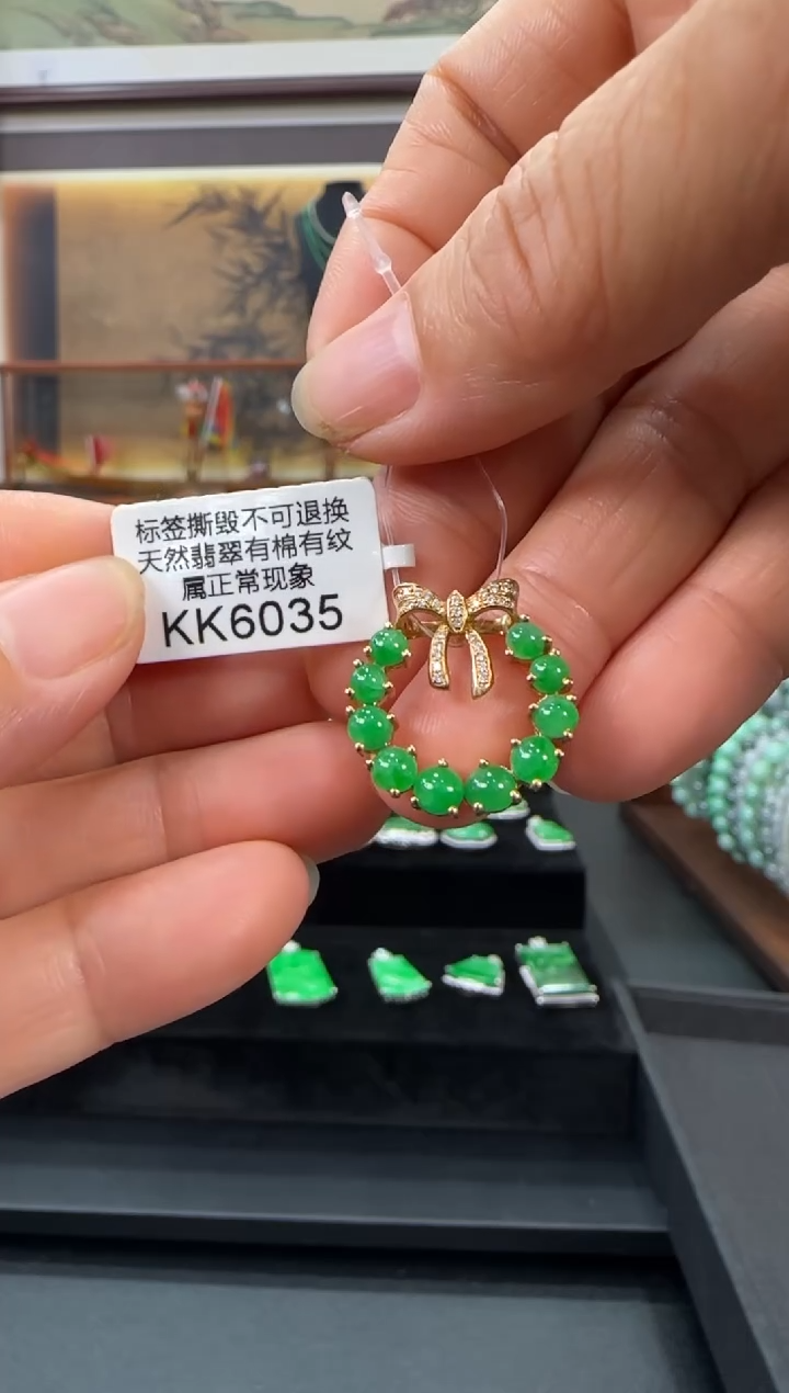 翡翠18K金镶嵌颈饰KK6035 蛋面