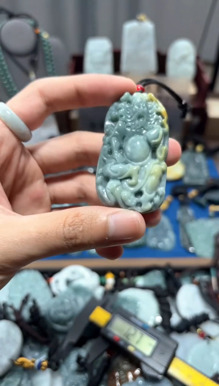 翡翠未镶嵌颈饰翡翠 未镶嵌 颈饰