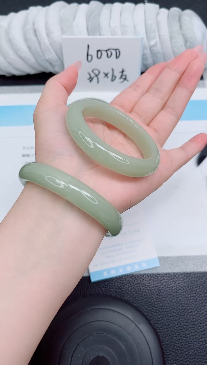 石英质玉手镯未镶嵌70-54.4