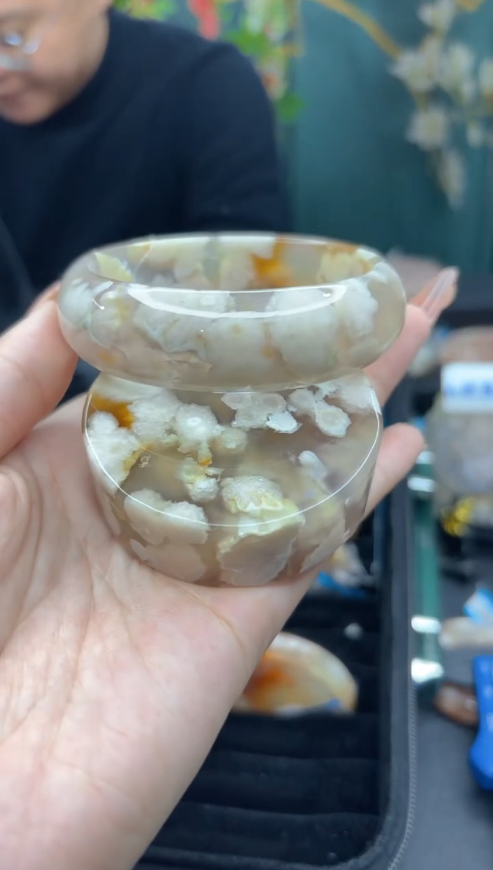 【闪购商品】石英质玉手镯未镶嵌677（62圈赠送镯心）