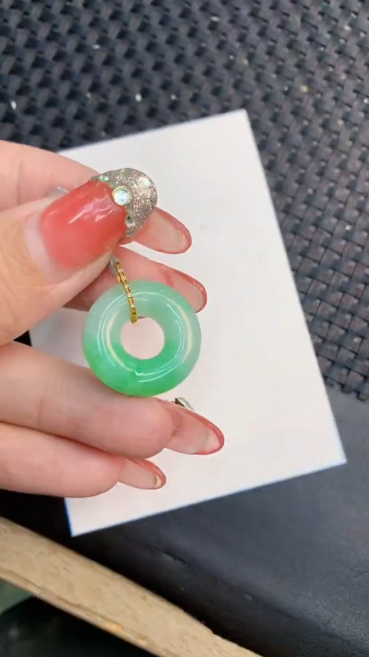 颈饰18K金镶嵌翡翠1