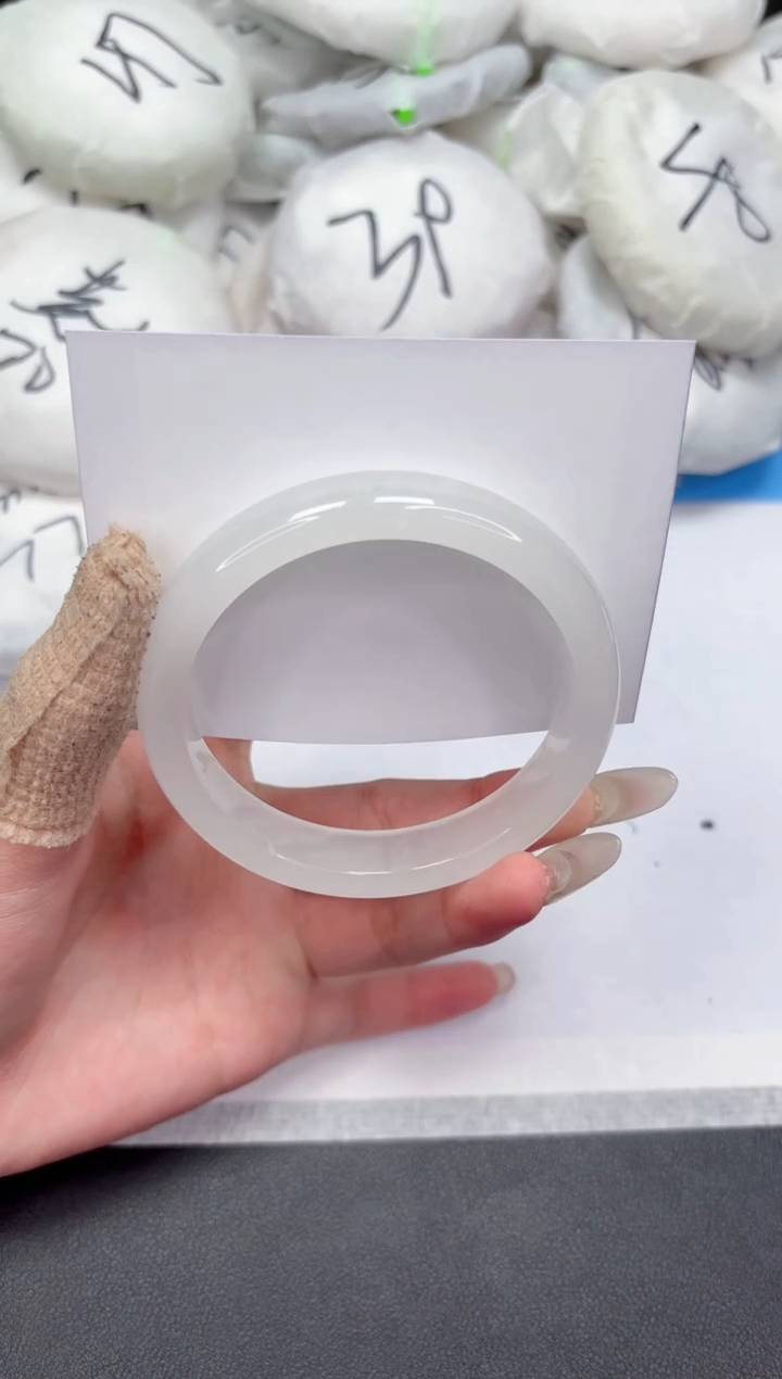 【闪购商品】石英质玉手镯未镶嵌187-60.6