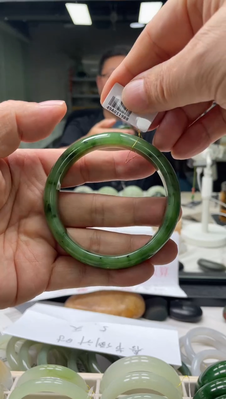 【闪购商品】和田玉手镯未镶嵌编码 1988圈口63-64