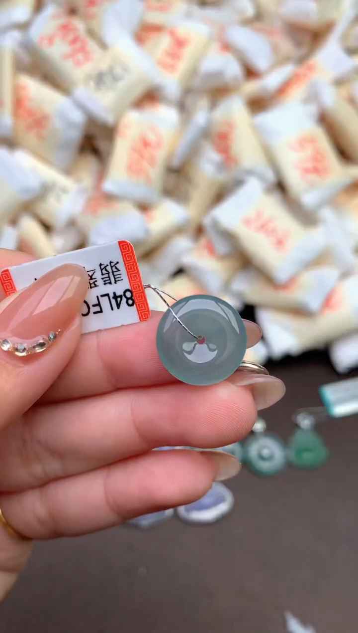 【闪购商品】翡翠挂件未镶嵌— 