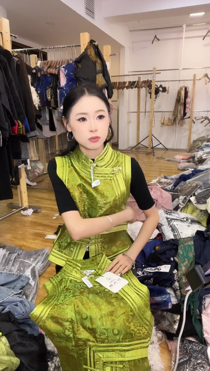 马甲       M码       80-105斤