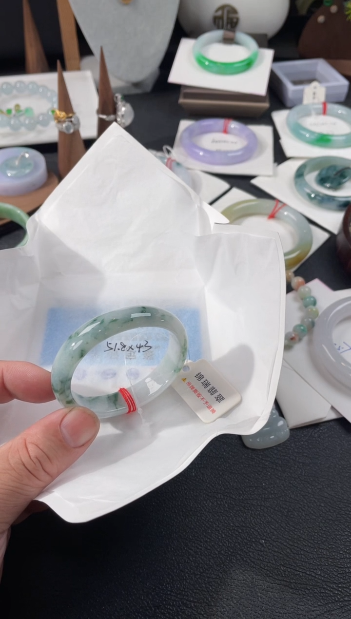 【闪购商品】翡翠手镯未镶嵌51.8贵妃