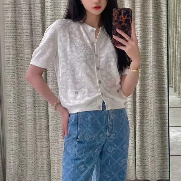 99新 Chanel/香奈儿 36码23A白色暗纹双C银扣针织短袖开衫