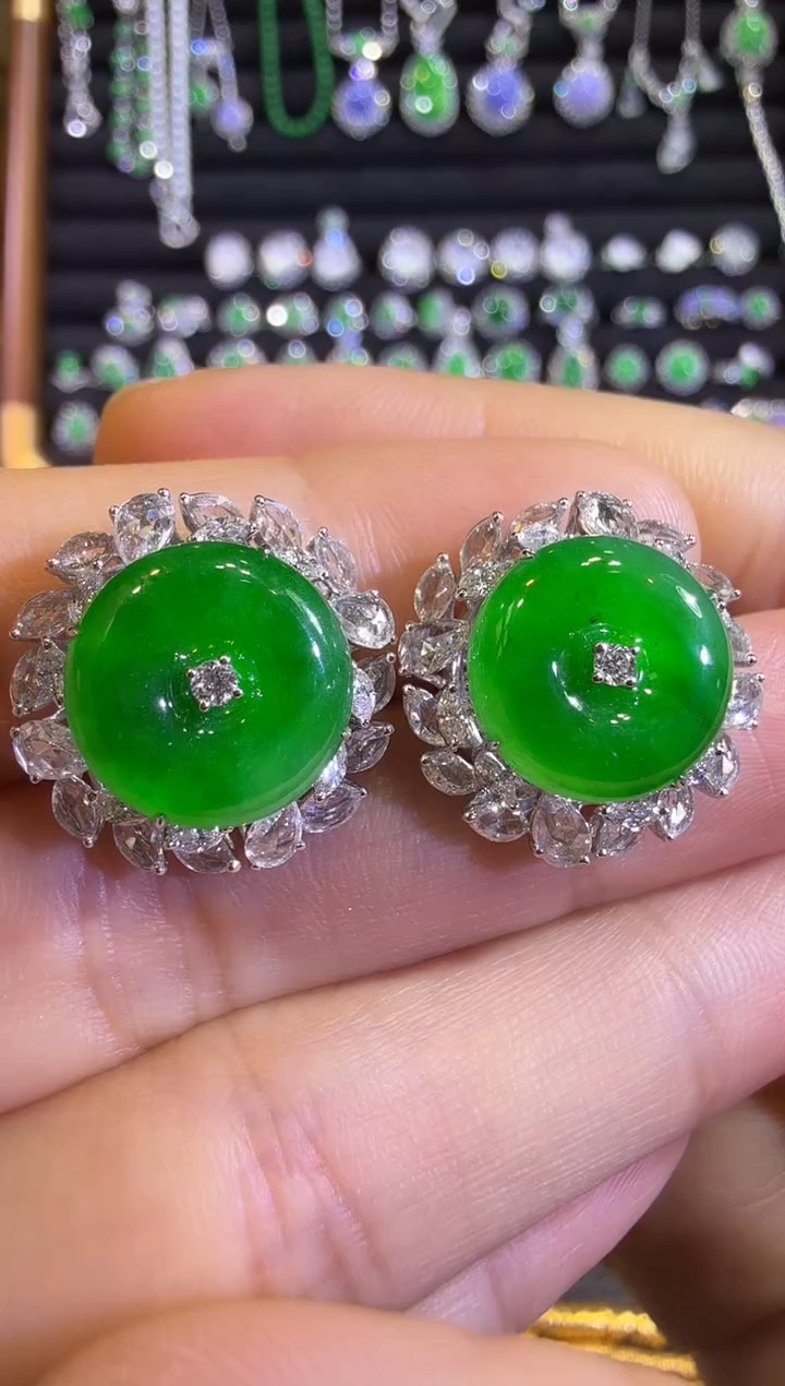 翡翠18K金镶嵌耳饰高冰正阳绿起光大平安扣耳钉