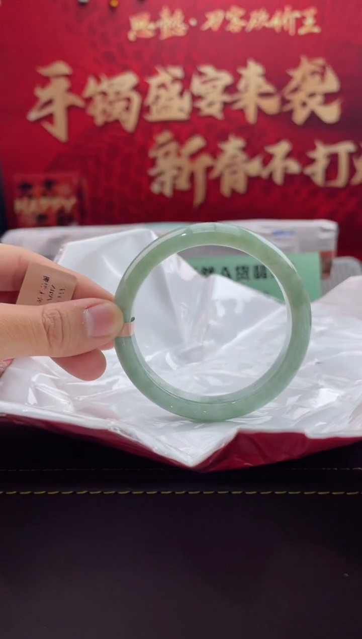 【闪购商品】翡翠手镯未镶嵌1翡翠手镯（微瑕）