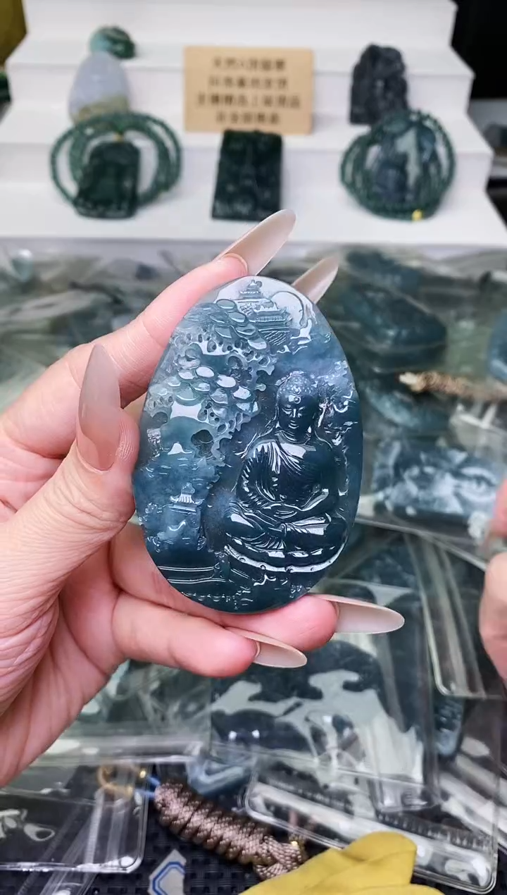 颈饰未镶嵌翡翠 