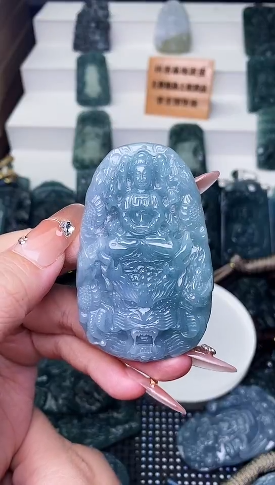 颈饰未镶嵌翡翠 