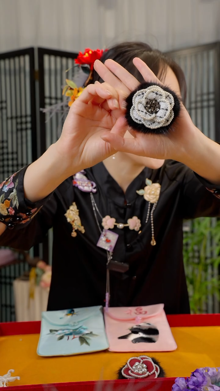 刺绣非遗绒花手工饰品