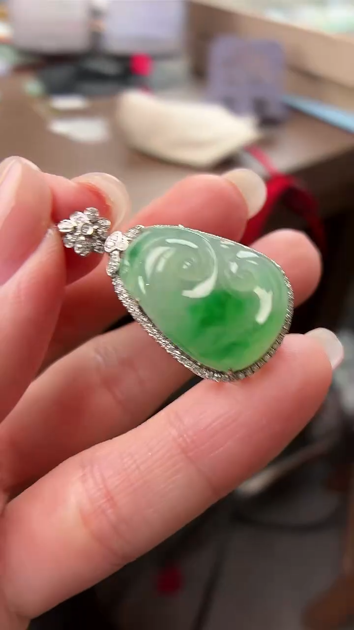 吊坠(不含链)18K金镶嵌翡翠如意