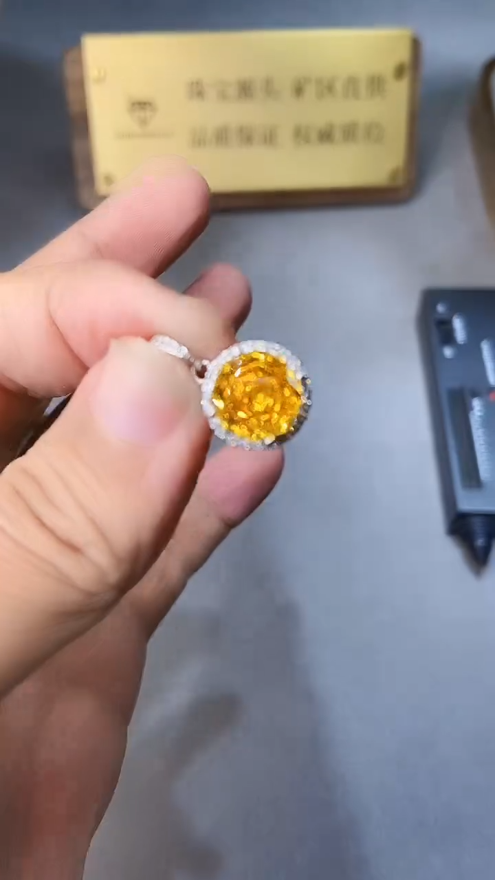 【闪购商品】黄晶颈饰银S925镶嵌15611