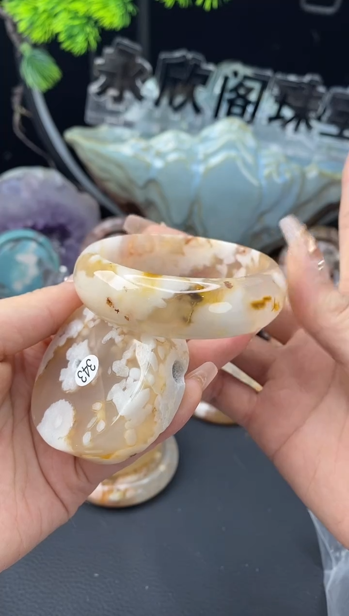 石英质玉未镶嵌手镯（圆镯）55